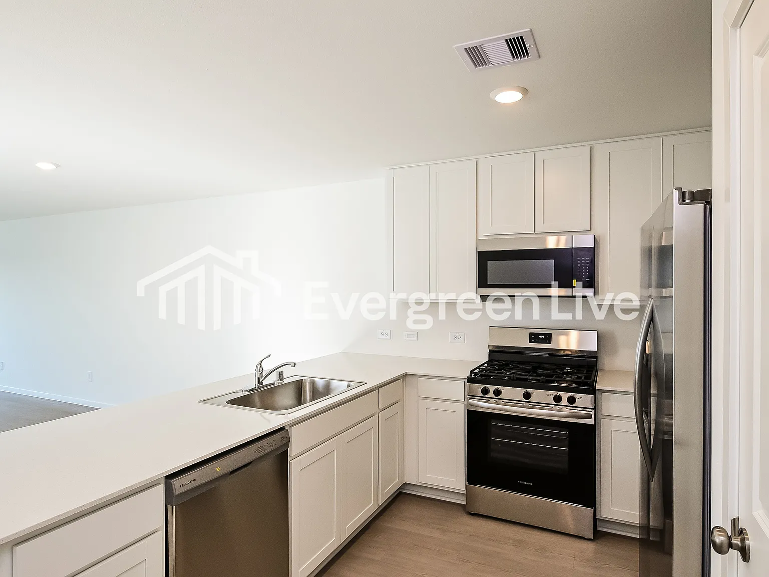 4 bed, 2.0 bath, 1607 sqft, $1,745 — Photo 4
