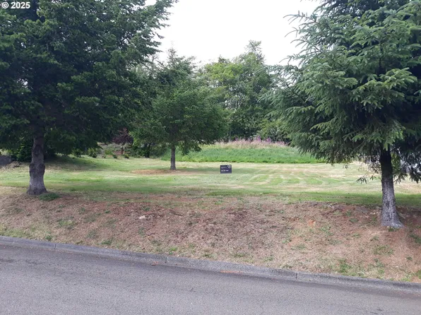 1880 SE 3rd St, Astoria, OR 97103