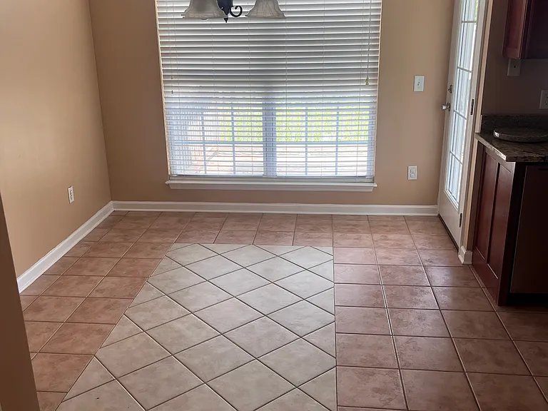 7825 Laurelton Dr — Photo 8