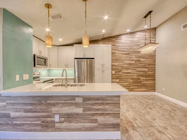 9109 SW 21st St E, Boca Raton, FL 33428