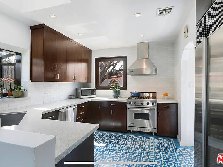 2591 Amherst Ave — Photo 8