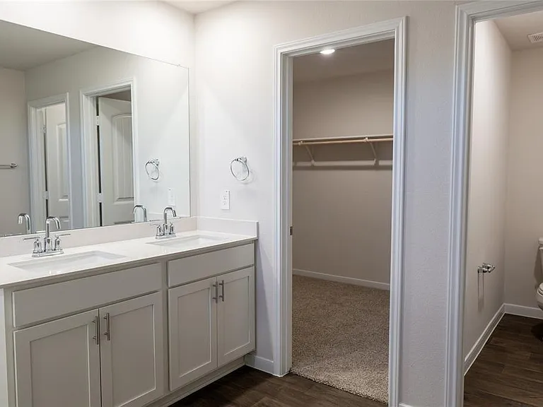 401 Abbey Ln — Photo 10