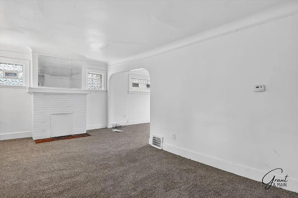 Building Photo - 15345 Parkside St