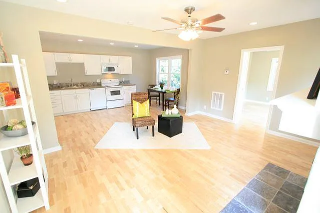 2 bed, 800 sqft, $1,997 — Photo 4