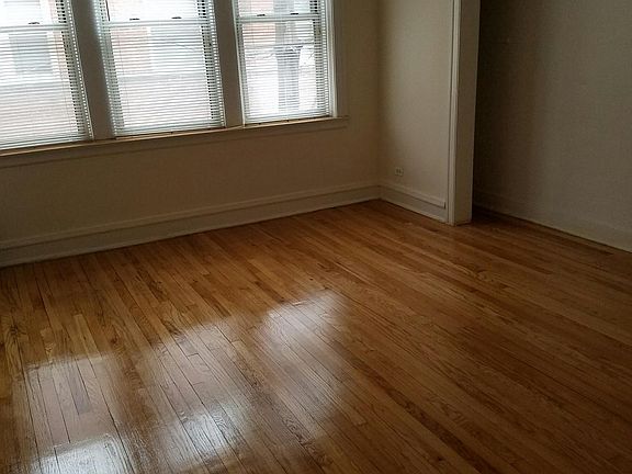 3rd image of 1900 W Pratt Blvd APT 3A