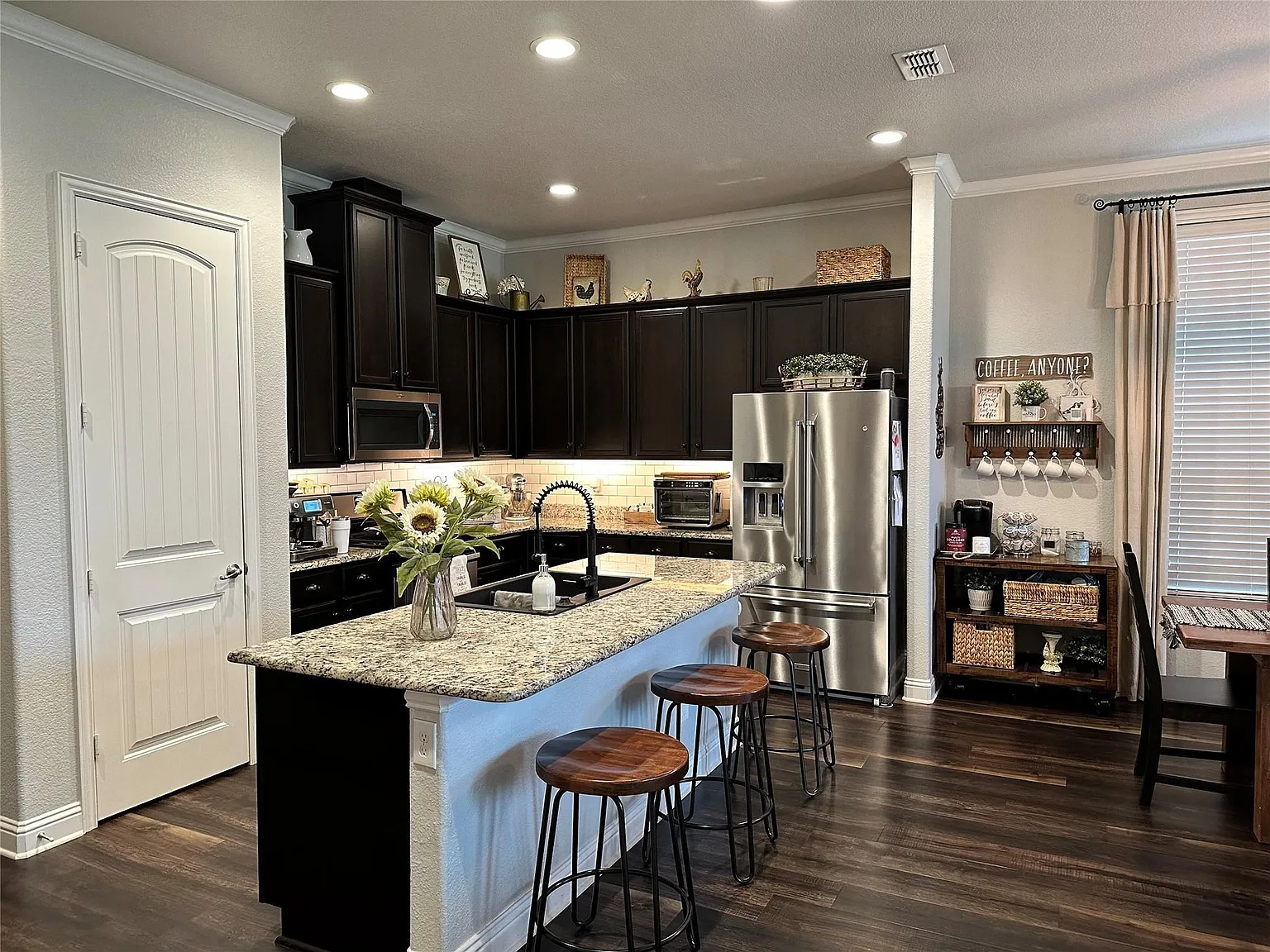 4 bed, 2735 sqft, $2,795 — Photo 3