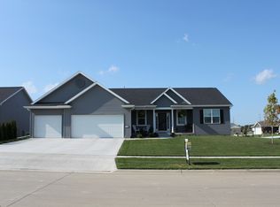 4208 Granite Ridge Rd, Cedar Falls, IA 50613