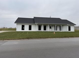 304 E Meadow Ln, Marshall, MO 65340