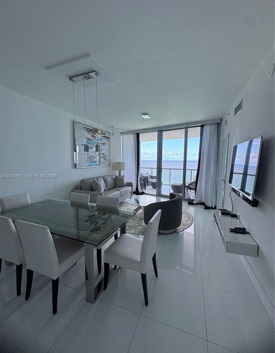 Jade Ocean Condo — Photo 4
