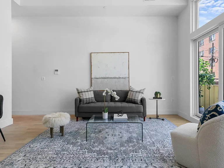 2564 University Pl NW #3 — Photo 3
