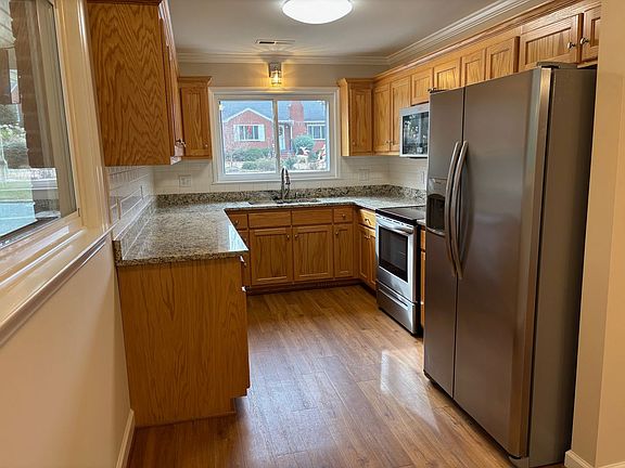 4th image of 1133 Oakdale St