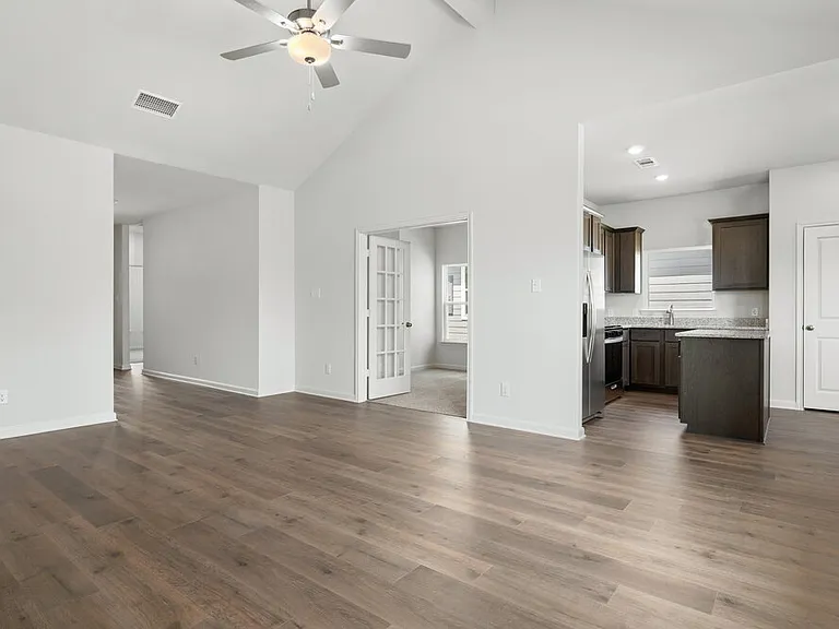1513 Harvester Dr — Photo 8