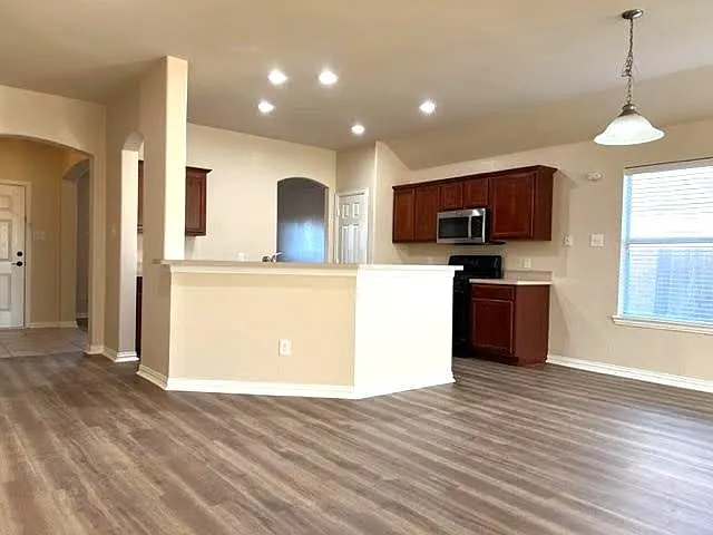 8405 Shasta Dr — Photo 23