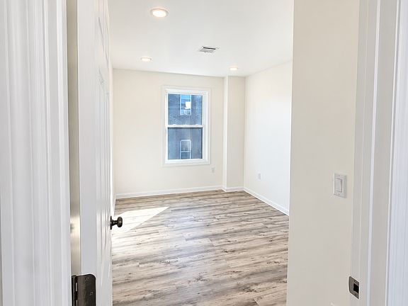4th image of 117 3rd St #2