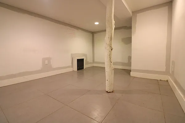 Rented by Compass | media 32