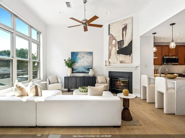 15 Warren St #Townhouse 104, Jersey City, NJ 07302