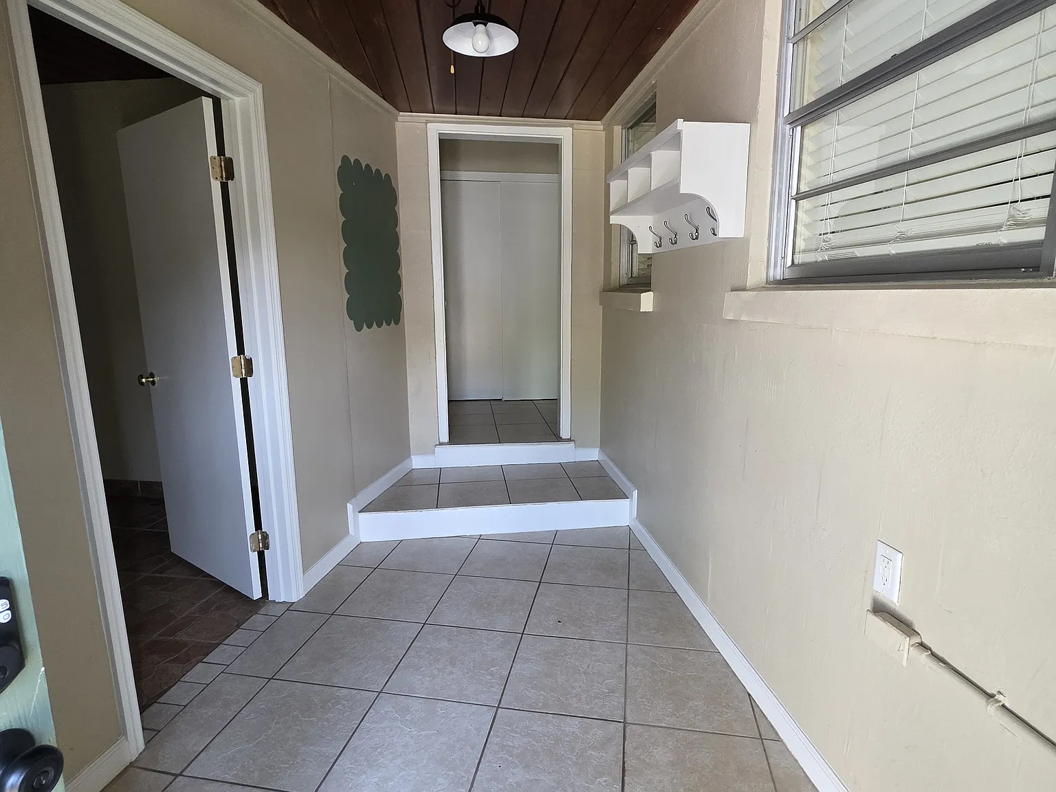 4 bed, 2040 sqft, $2,400 — Photo 3