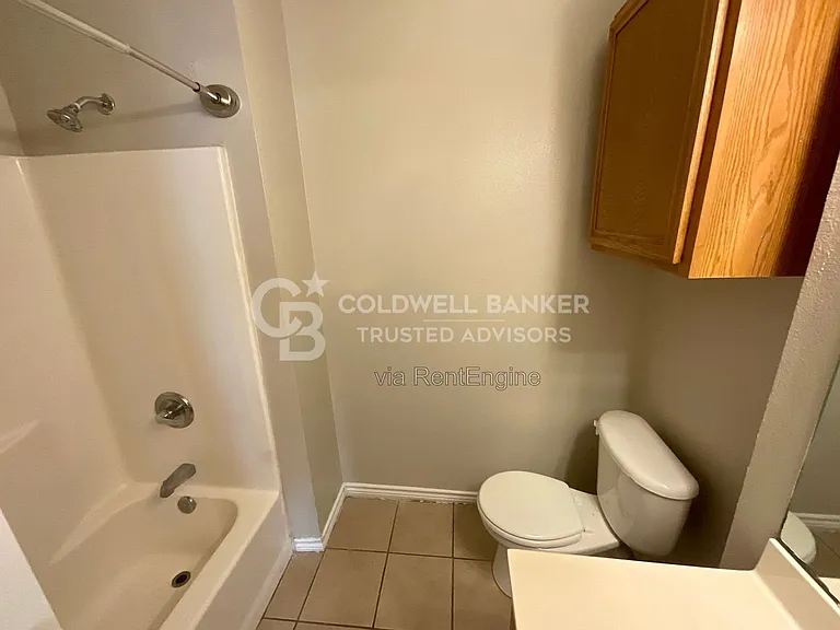 910 N Bangor Ave #B — Photo 10