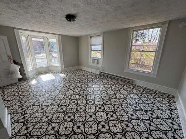 402 W Main St #2