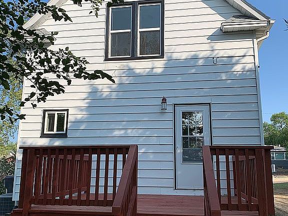 Back view showing deck
