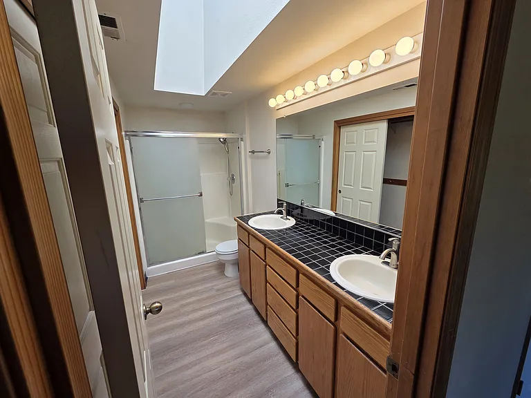 10101 NE 55th Ave — Photo 16
