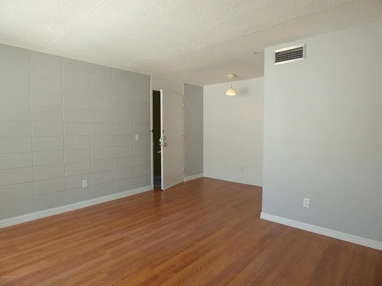 Living /dining area