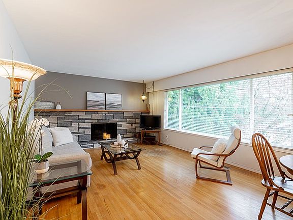 3rd image of 4035 Hoskins Rd