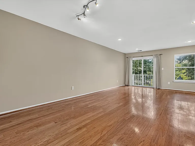 2140 Jordan Ct — Photo 7
