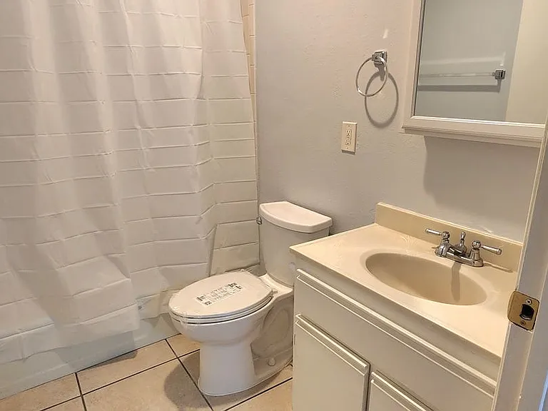 127 S Avenue 64 — Photo 8