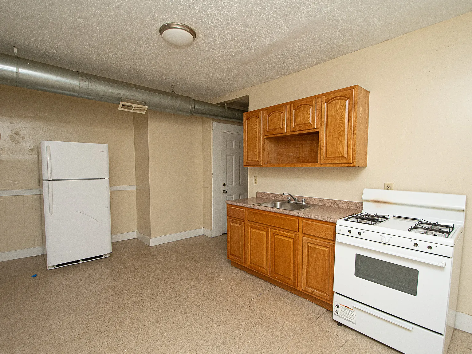 2 bed, 900 sqft, $1,400 — Photo 3