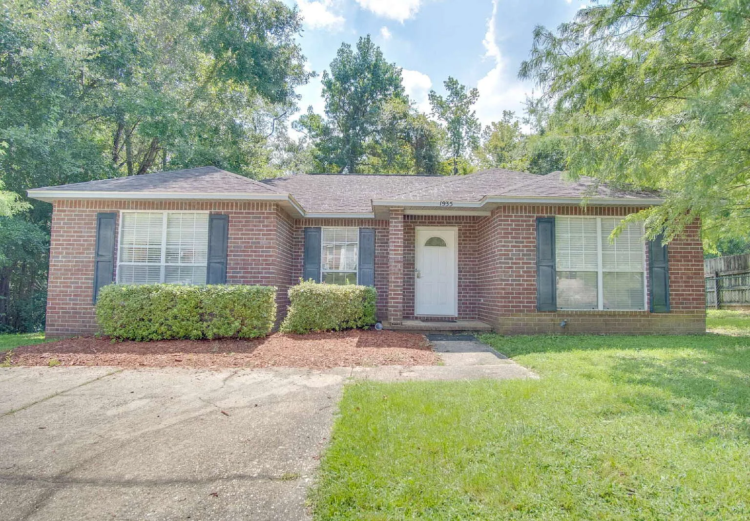 2 bed, 2.0 bath, 1122 sqft, $1,600 — Photo 1