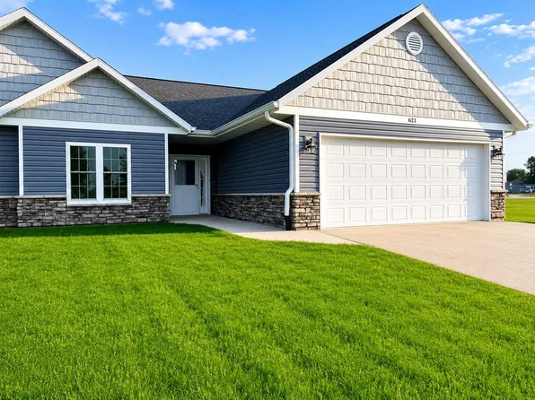 621 E Hewitt St, Forreston, IL 61030