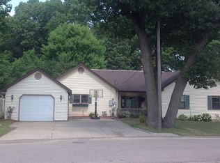6864 Goldenrod Dr NE, Rockford, MI 49341
