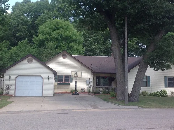 6864 Goldenrod Dr NE, Rockford, MI 49341
