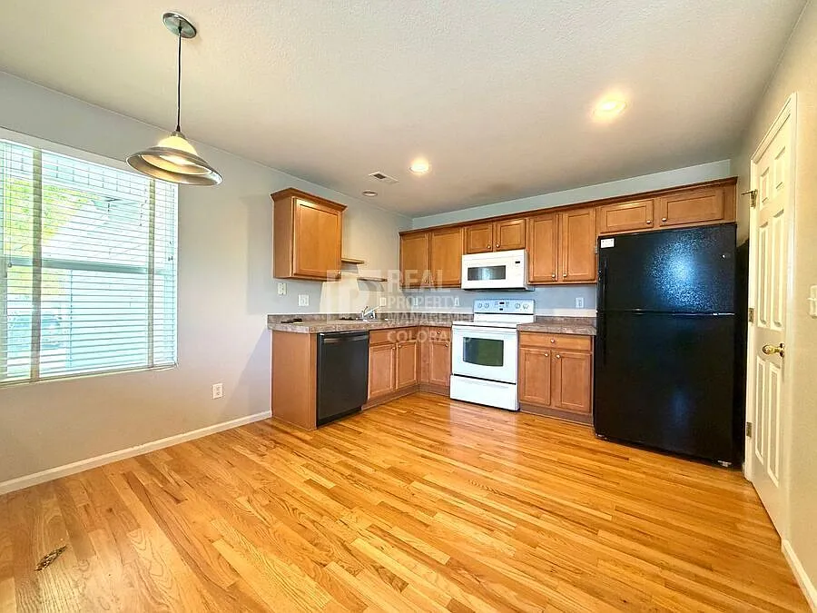 3-Bedroom Englewood Townhome with Attached Garage & Trail Views — Photo 2
