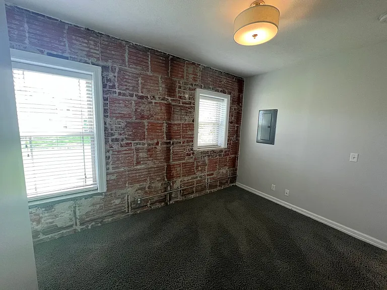 528 S 29th St — Photo 35