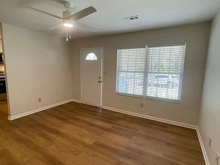 1624 Pineburr Ln — Photo 4