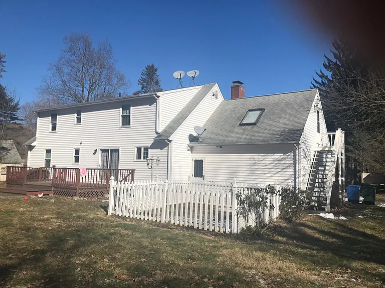 23 Hampshire Dr — Photo 1