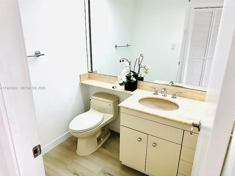 19707 Turnberry Way #5C — Photo 11