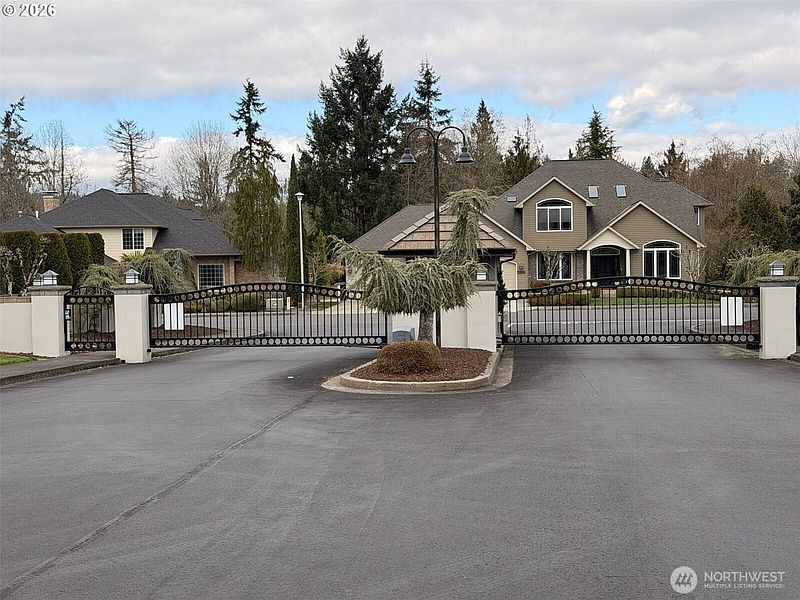 5th image of 8 Forest Hill Estate