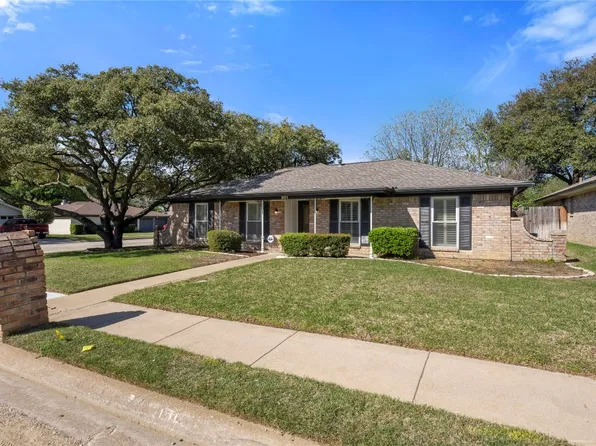 901 Shell Ct, Bedford, TX 76022