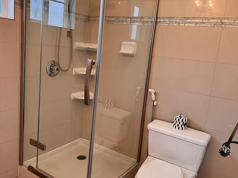 Shower/bathroom
