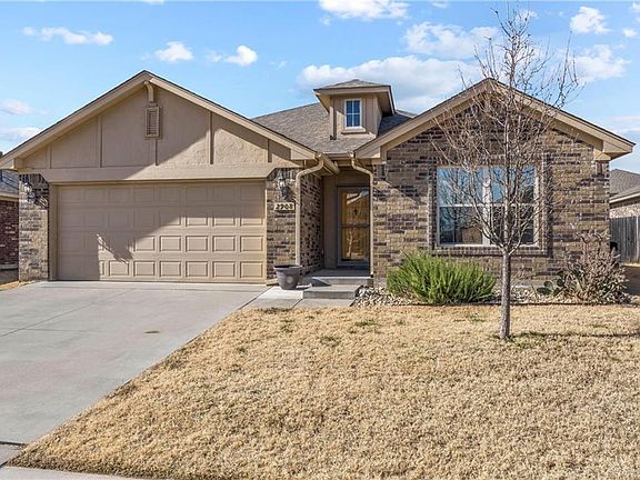 3rd image of 2908 Trailwood Dr