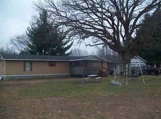 11275 E Division Rd, Knox, IN 46534