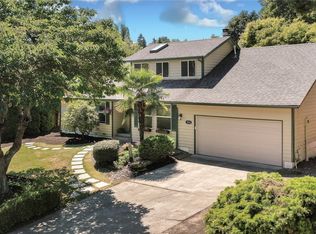 3418 Saint Andrews Ct NE, Tacoma, WA