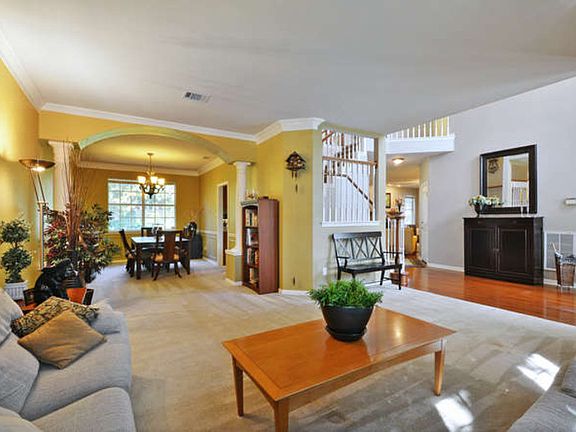 4th image of 8020 Bottlebrush Dr
