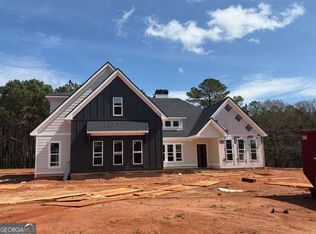 121 Woodford Dr, Roopville, GA 30170