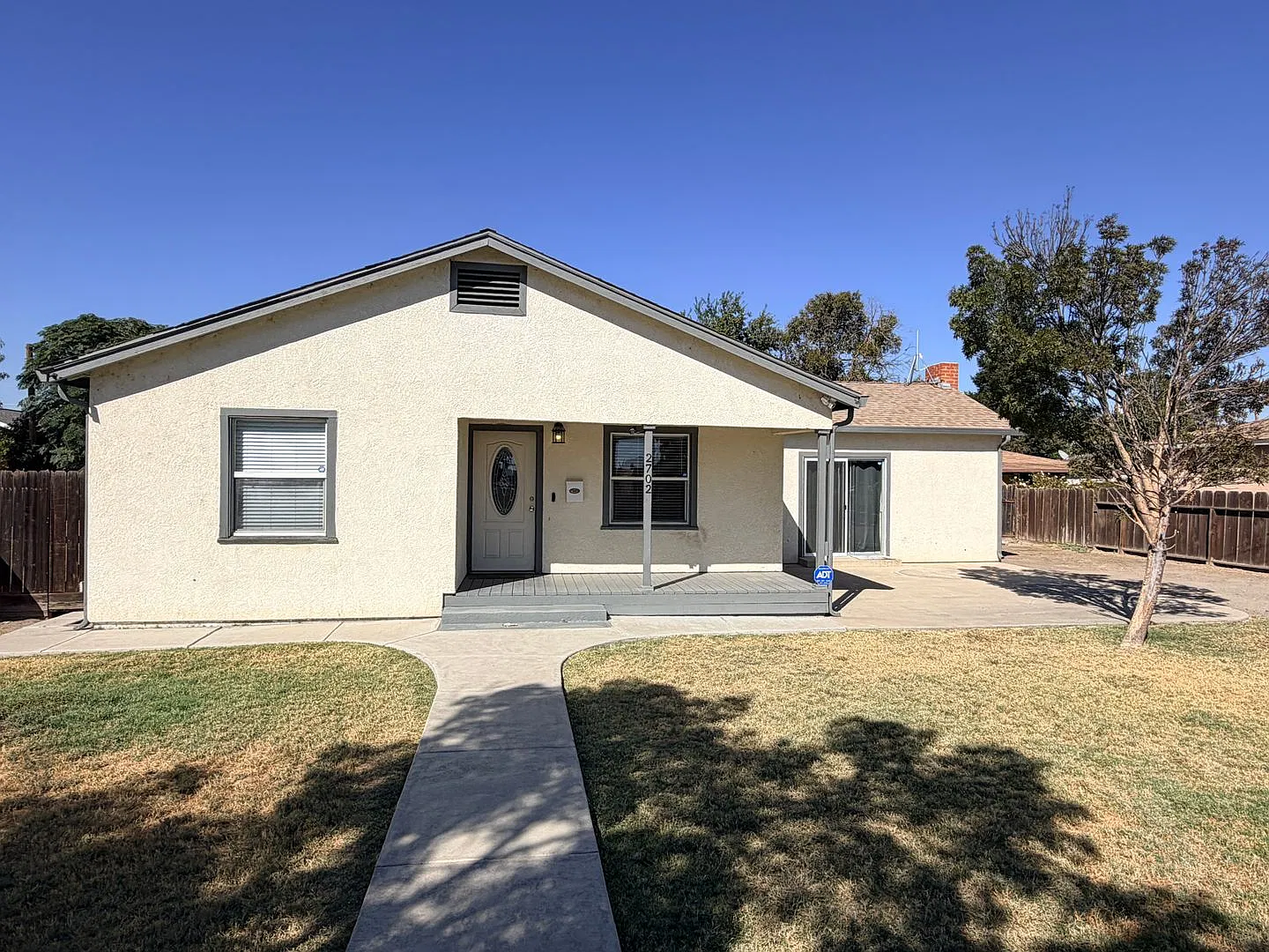 2702 Blossom St, Dos Palos - 2 Beds 1 Bath w/Detached 1 Bedroom 1 Bath Unit — Photo 1