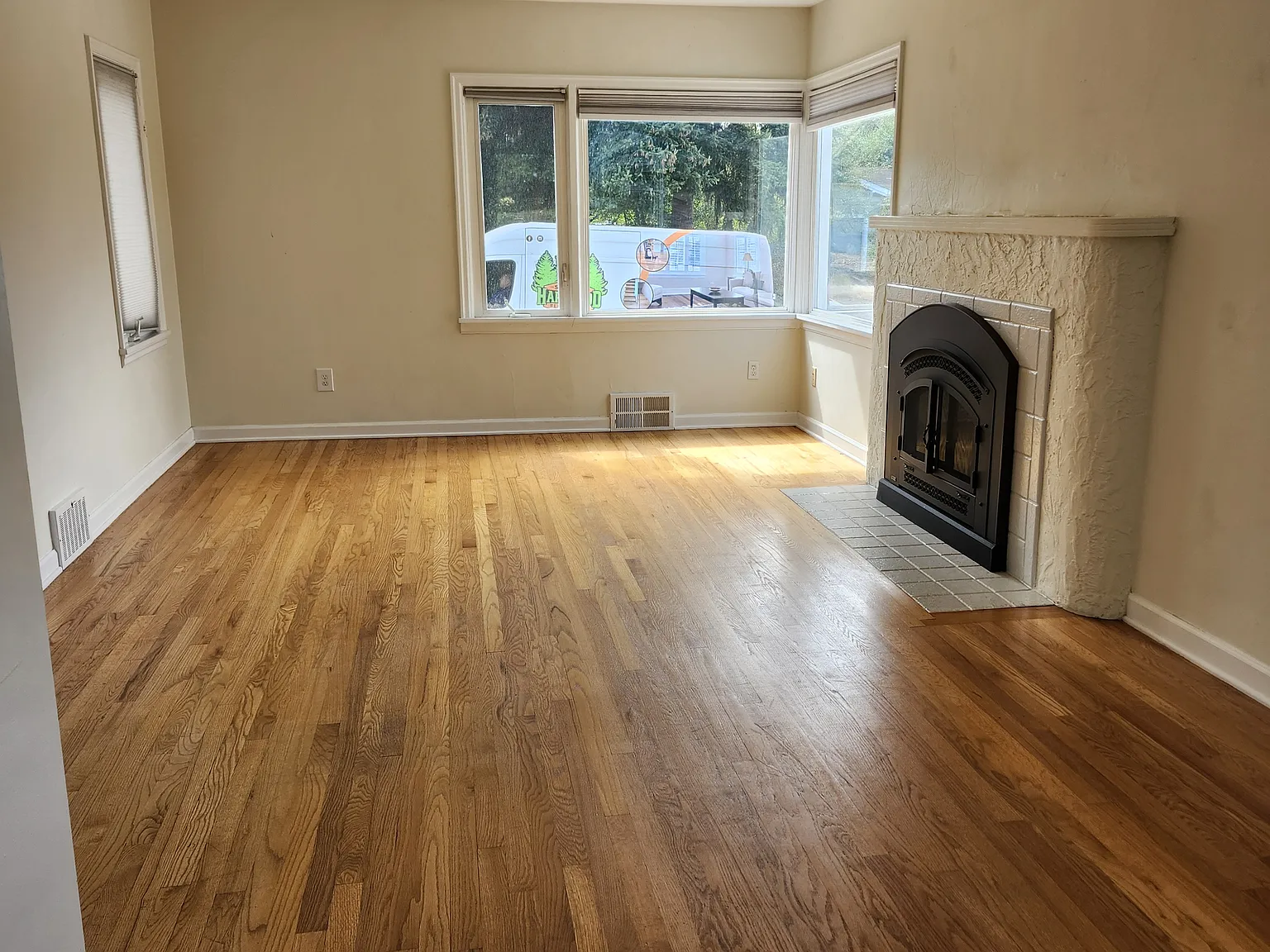 3 bed, 1940 sqft, $3,800 — Photo 2