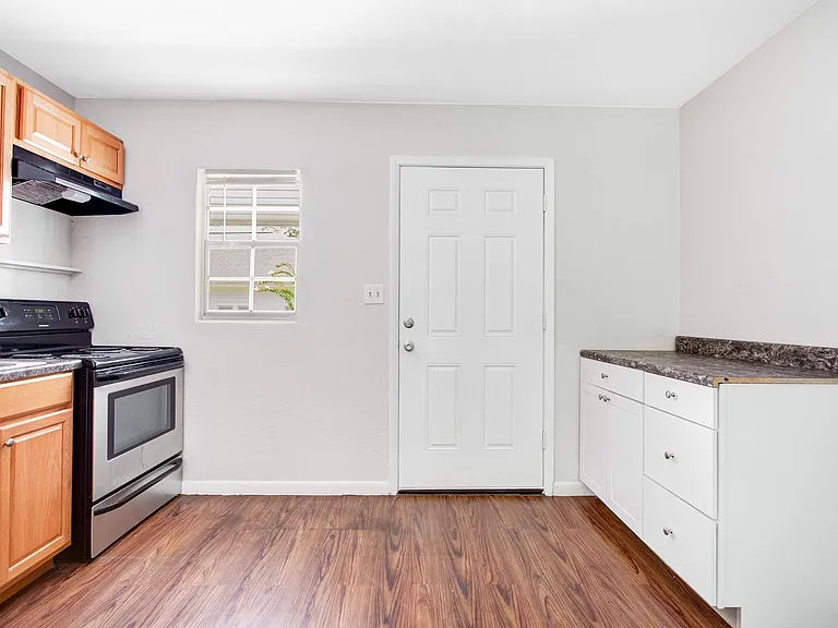 815 E Fort King St — Photo 36